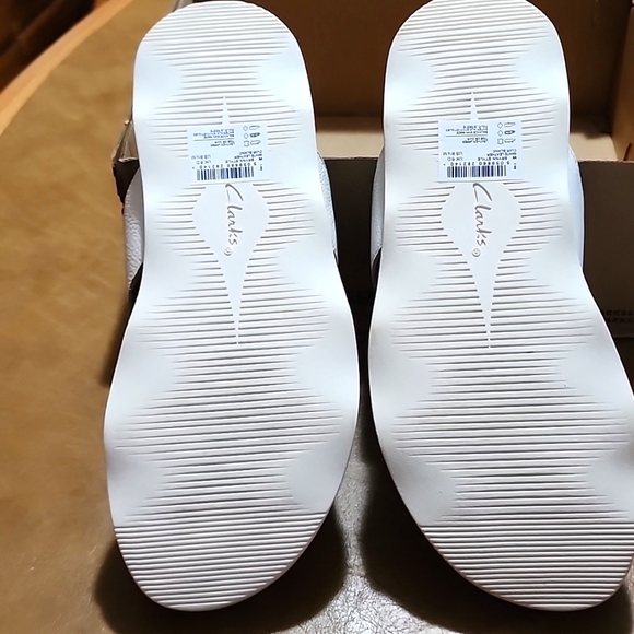 clarks white sandals - Picture 3 of 4